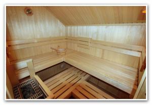 an inside view of a sauna with a bench in it at HAUS MUeRITZBRISE _ OG_Fewo in Klink