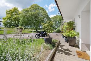 a motorcycle parked in a yard with plants at Gemütliche Einliegerwohnung in Gomadingen