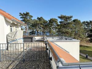 a deck with a metal railing on a house at Haus Meeresblick A 2 12 BLU in Baabe