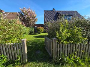 a wooden fence in the yard of a house at Hook in Midlum