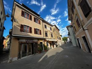 an empty street with a building on the side at B&B Isola in Izola
