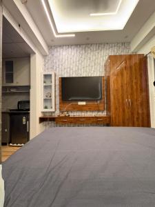 a large room with a large flat screen tv at THE COZY STAY STUDio in Greater Noida