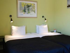 two beds sitting next to each other in a room at Hotel Torslanda in Torslanda