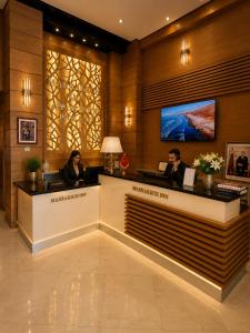 two women sitting at a reception desk in a hotel lobby at Appart-hotel Marrakech Inn in Marrakesh +43 photos