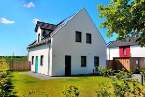 a white house with a gambrel roof at Villa Anima in Göhren-Lebbin