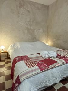 a bedroom with a bed with a quilt on it at Lortu vivu in Castifao