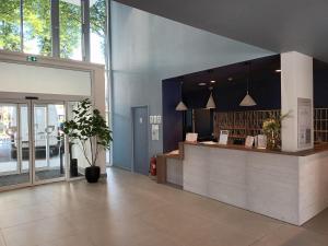 a lobby of a restaurant with a counter at DOMITYS - L'Edito in Amiens +14 photos