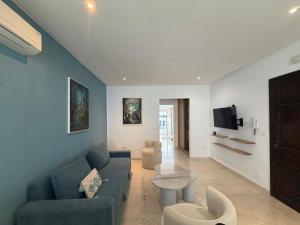 a living room with a couch and a table at Perle Bleue de Gammarth in Gammarth