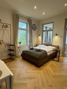 a bedroom with a large bed and a large window at Villa Manninga in Krummhörn