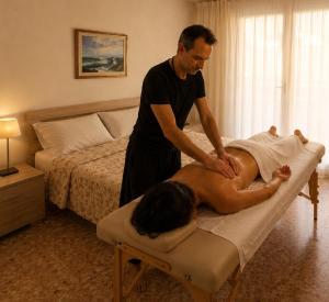 a man giving a woman a massage on a bed at Villa Aurora in Tirrenia