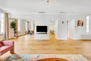 a living room with a flat screen tv on a wall at Villa Leon - Centre Cannes - 4 chambres - Clim in Cannes