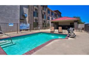 a swimming pool in front of a building at Studio 6 Suites Hesperia CA West Main Street I 15 in Hesperia