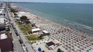 an overhead view of a crowded beach with umbrellas at Max - Mamaia Nord in Mamaia Sat/Năvodari