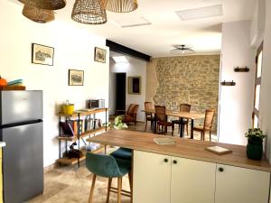 a kitchen and dining room with a table and chairs at Maison entière cosy calme parking animaux ok in Carcassonne