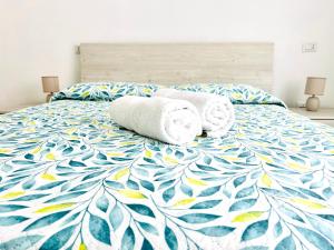 a bedroom with a bed with towels on it at Sole e Luna in San Vito