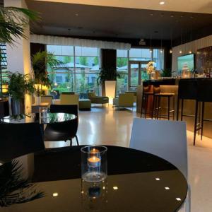 a restaurant with a table and chairs and a bar at Best Western Plus Hotel Le Favaglie in Cornaredo