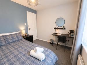 a bedroom with a bed with a desk and a mirror at Cosy Double Room Near Cardiff Bay Waterfront in Cardiff