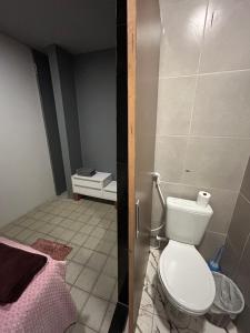 a bathroom with a toilet and a shower stall at Suíte Sete Colinas in Garanhuns