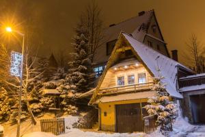 Domek w górach tokom zime