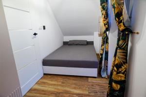 a small room with a bed in a small room at DOMKI KASZUBY Cegła & Relaks in Stężyca