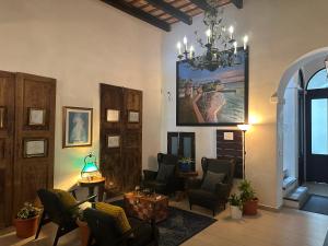 a waiting room with chairs and a painting on the wall at 352 Boutique Guest House in San Juan