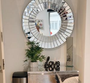 a mirror on a wall above a counter in a bathroom at Blanco Brillo in Colchester