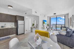 a kitchen and living room with a table and chairs at Miami Skyline Escape in Miami