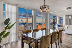 a dining room with a glass table and chairs at Lakeview Condo Flats Parking Gym in Cleveland