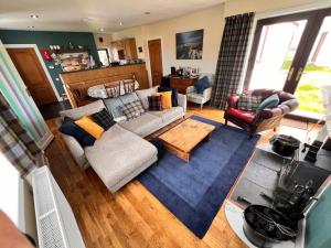 a living room with a couch and a table at Taigh Tuaram in Carloway