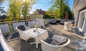 a patio with a table and chairs on a balcony at Hotel Im Schwedischen Hof in Binz +12 photos