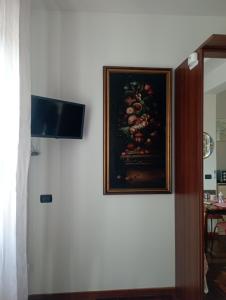 a picture of a painting on a wall with a refrigerator at Studio Liberty in Fiuggi