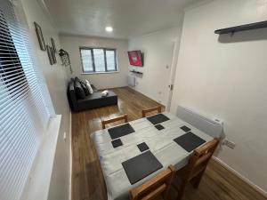 a living room with a table and a couch at Spacious 1bed Apartment Close To Town in Ifield