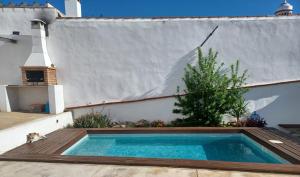 a swimming pool on the side of a house at Ervidel Guest House - N2 (km 607) in Ervidel