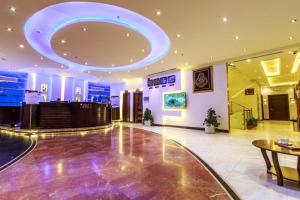 a large lobby with a large circular ceiling at منازل الضيف in Jeddah