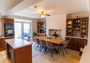 a kitchen with a dining room table and chairs at The Townhouse in Cahersiveen