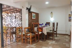 a dining room with a table and a metal gate at Hosting Home - Casa Bella in Cajamarca