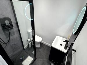a bathroom with a shower and a toilet and a sink at Central 3BR home with Parking in Aberdeen