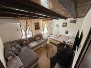 a living room with a couch and a table at Lake Escape Dodoši in Dodoši