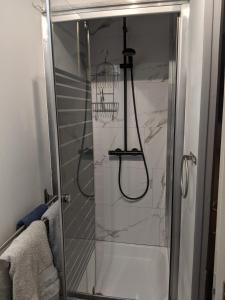 a shower with a glass door in a bathroom at Mousse appart 3 pers à Sangatte au 1e étage à 50 metres de la plage in Sangatte +56 photos