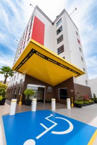 a building with a basketball court in front of it at Hotel Hi! Queretaro in Querétaro