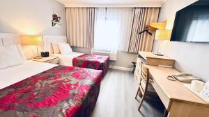 Flushing Central Hotel 88 tesisinde bir odada yatak veya yataklar