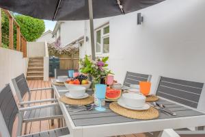 a table with a bowl of fruit and an umbrella at 3 Bed in Georgeham oc-halcy in Georgeham +21 photos
