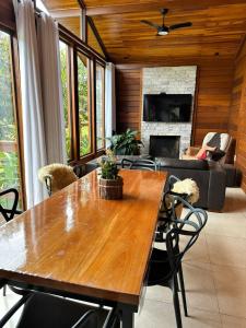 a living room with a wooden table and a couch at Rancho Nosso Lago in Domingos Martins