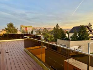 a balcony with a view of a city at Luxury Rooftop Apartment LEGRAND in Vienna