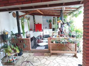 a patio with a bunch of plants on it at Pousada Aconchego dos Puris in Resende
