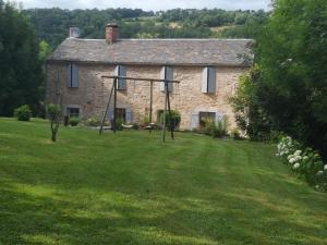an old stone house with a large yard at Presbytère st michel de léon in Lacaze