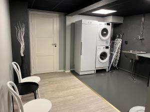 a laundry room with a washing machine and a washer and dryer at Järvsö Kramstatjärnsvägen 10E in Järvsö