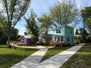 a group of houses on the side of a road at Romantic Tea Cottage with Deck and Nature in Cape Girardeau