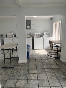 a room with a table and a table and chairs at Gated 2 Double Beds Studio with Full Kitchen 136 in Baton Rouge