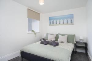 a bedroom with a bed with two pillows on it at Spacious 5BR - Heart of Galashiels -Group Friendly in Galashiels